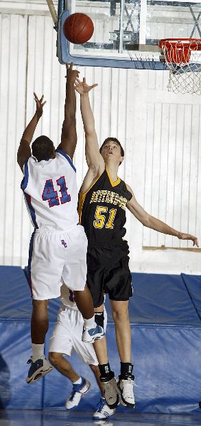 js010909HoopsBett@CentralBoys